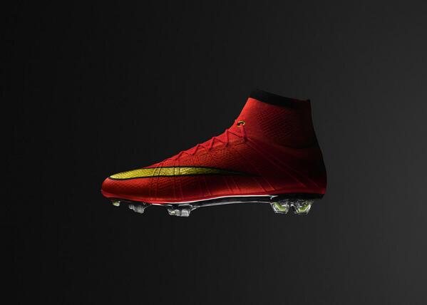 soccerdotcom's tweet photo. If Vargas scores vs #NED we'll award a pair of #Mercurial Superfly to one lucky winner! Follow and RT to enter! http://t.co/a8CXlvEyiN