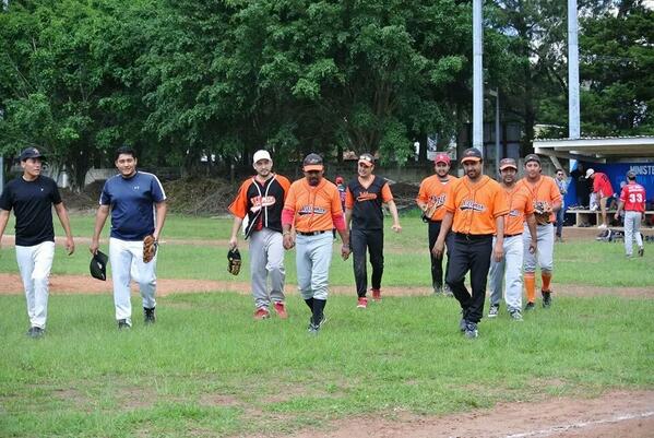 VelmaxBaseballT's tweet photo. Una victoria más para #velmax #velmaxalas3 
@VelmaxBaseballT  15
#BostonBears  7 http://t.co/AdR17siCJV