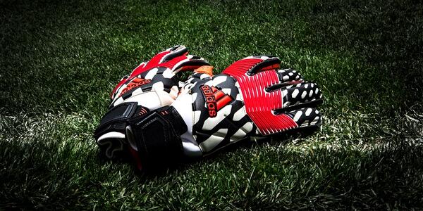 WorldKeeperShop's tweet photo. If #Cillessen keeps a clean sheet for #NED we'll give away a pair of adidas Battle Pack Gloves. RT &amp; Follow to enter. http://t.co/QILYO8R5Xz