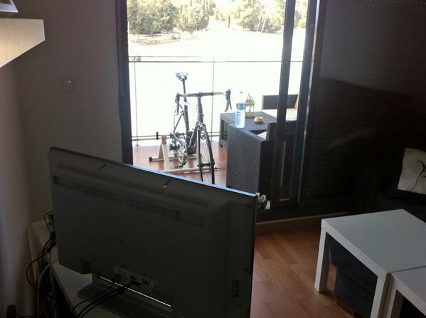 javipom's tweet image. Preparado para ver el fútbol #Trainingnonstop