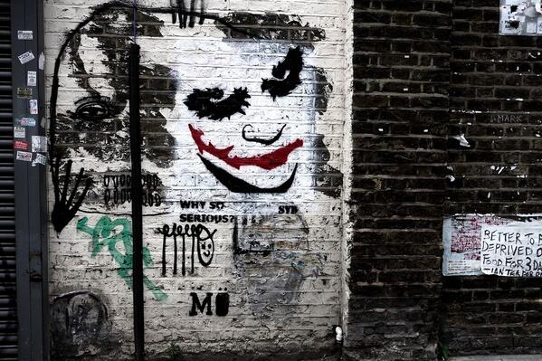 G1sroom's tweet photo. 런던의 한 거리. WHY SO SERIOUS? http://t.co/OePnxdRuRF