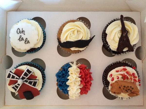 MerinosBakery's tweet photo. Cupcakes muy franceses de chocolate! #cupcakes #Francia #chocolate #sweet http://t.co/exd6TvPWZA