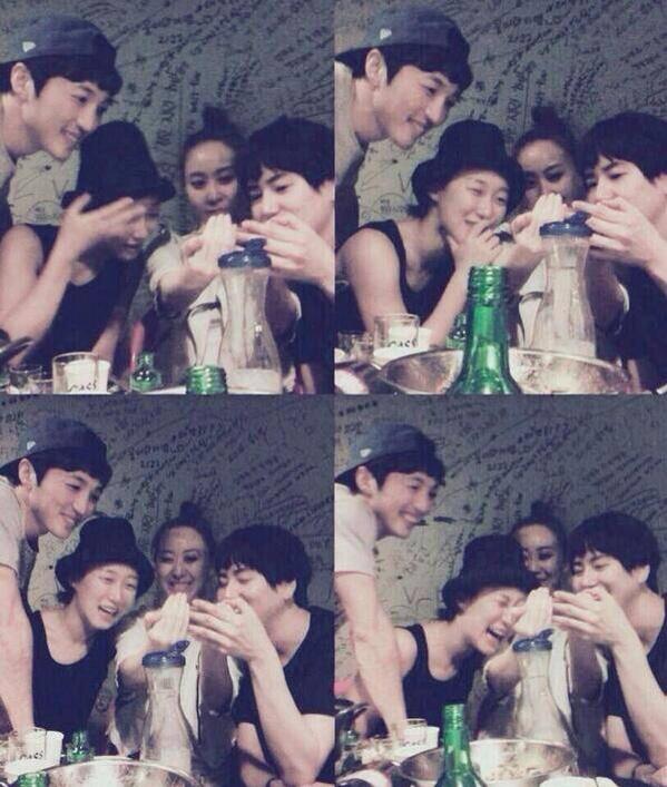 Bq0R2keCQAIKXR2.jpg:large