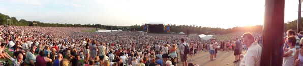 StefanKWhite's tweet photo. Panoramic pic of @KingsOfLeon at National Bowl @MiltonKeynes_MK http://t.co/aDU6RU2mLZ