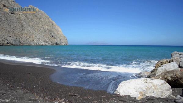 mygreece_tv's tweet image. Perissa Beach and its crystal clear waters! #perissa #santorini #mysantorinitv #greece #yourvideoguide #summer