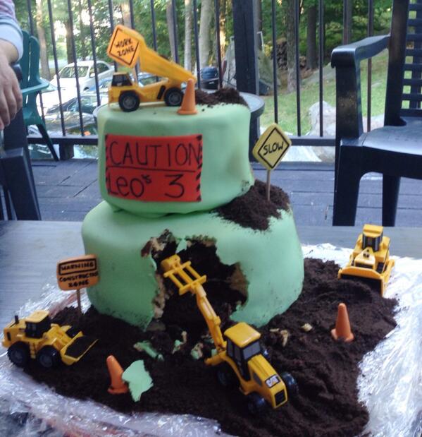 sweethippos.com #cake #cakeart #kitchenaid #construction #party #birthday #birthdaycake #yum #nomnomnom