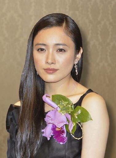 毎日新聞横浜支局 Nhk連続テレビ小説 花子とアン で仲間由紀恵さんが演じる葉山蓮子のモデルとされる歌人 柳原百蓮の墓所が 相模原市緑区寸沢嵐の 顕鏡寺 にあります 放送が進むにつれ 墓参りに訪れる人が急増しているそうです Http T Co