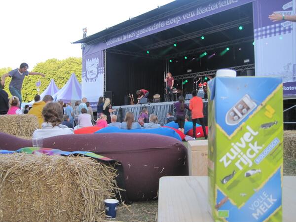 Hele weekend heerlijk gewerkt en genoten op <a href="/EkoTown/">EkoTown</a> lifestyle festival. Afgesloten met top optreden <a href="/vandikhoutlive/">Van Dik Hout</a>.