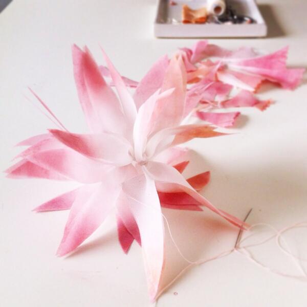 Pinky peachy #monday - preparing a little tutorial for the blog! #diy #fabricflowers