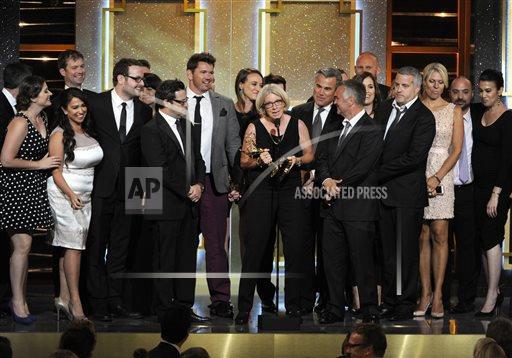 AP_Espectaculos's tweet photo. Ellen DeGeneres y Steve Harvey ganan en los @DaytimeEmmys http://t.co/aj15n6SNIw http://t.co/RVFc5ezWLr