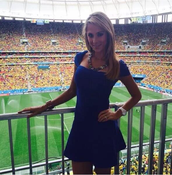 Retweet if you want Mexican football presenter Inés Sainz instead of Adrian Chiles...