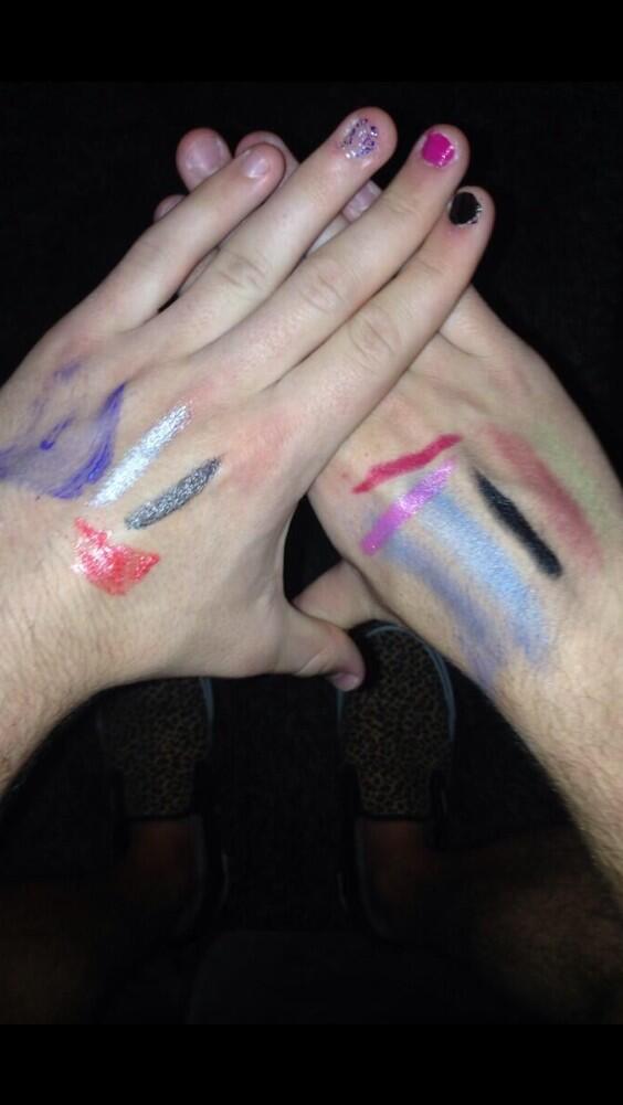 MstDirectioner's tweet image. Hhaahahahaha the new fashion 
😂😂😂😂 @NiallOfficial