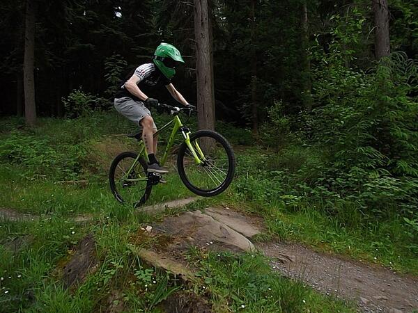 hally8516's tweet photo. Can't wait start compations! #mtb #mtbdownhill #dh #passion #loveit #teamgt #gtaggressor http://t.co/txzDhC8zQC