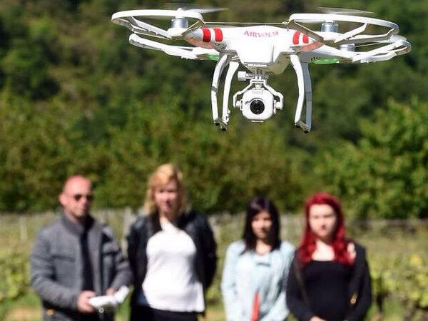 FAA details rules for model plane pilots

usatoday.com/story/travel/n…