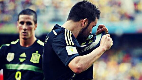FutbolMediaset's tweet photo. #AUSvsESP: Twitter se rinde al '7 de España' → #SiempreVilla y #EternoGuaje  http://t.co/GA61RV18cu #Mundial2014 http://t.co/iUr0ELmZab