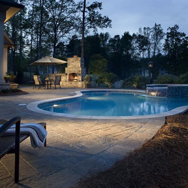 After a long Monday at work, who is ready to kick back and relax by the pool tonight? swimmingpool.com/inground/backy… #pool