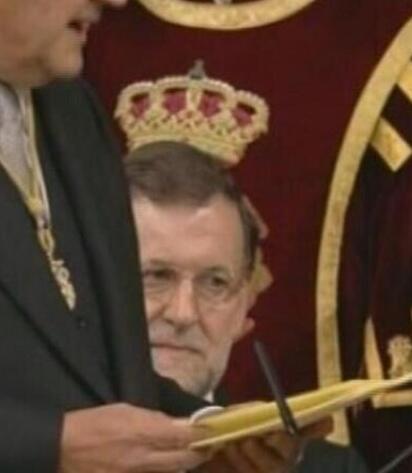 Nueva Marcha de SS: Coronación en Moncloa... #GuasaCofrade