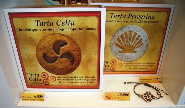 SCQWay's tweet image. Descubre la "Tarta Celta de Galicia" de castaña, nuez y miel en las #hogueras de #SanJuan