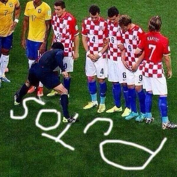 SebasCab's tweet photo. @ZyanyaGutierrez ve esta imagen 😂😂😂 esta igual de cagada http://t.co/1SeCMFoCpp