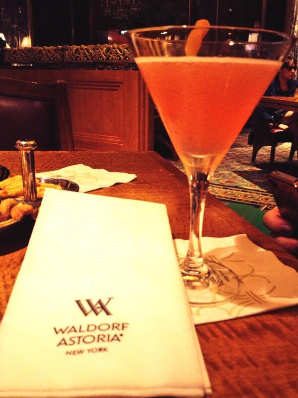 luke_sparrow's tweet photo. No complaints ...... #Waldorf #NYC #5thAvenue http://t.co/zDEte9wYYp