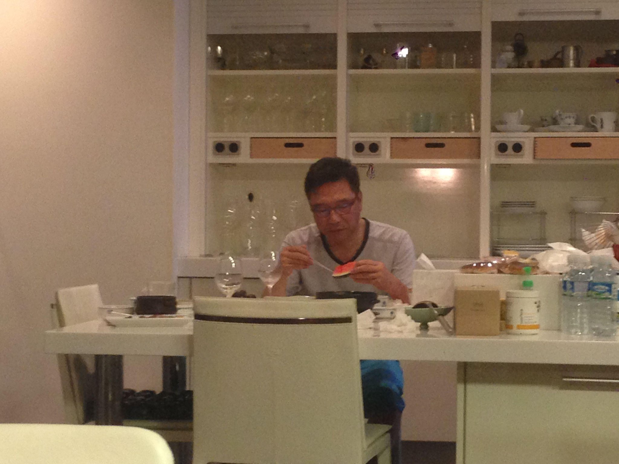 Bq2NxPzCQAA8oIT.jpg:large