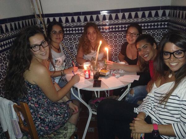 asun_estankera's tweet photo. @gemaeses @gracilorenzo @marichelogar @ananaranjosoyo @Anagonglez pluma y papel!!! http://t.co/yg0Dyz3y86
