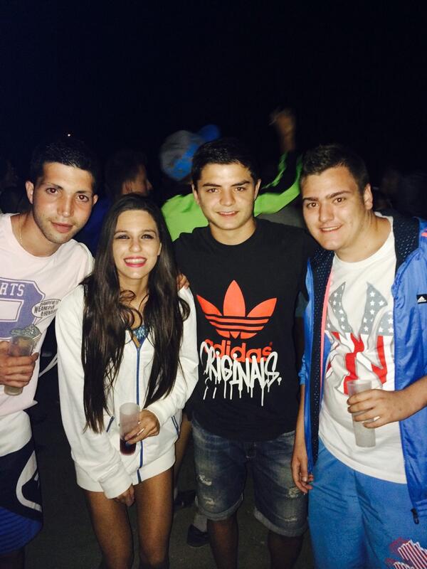PoyoSergio's tweet photo. Un poquitoo de hogueraas para celebrar las notaas ;) http://t.co/RCTMbkNTFs