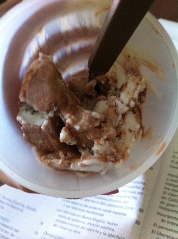 AloneSince1998's tweet image. Razones por las que estoy gorda