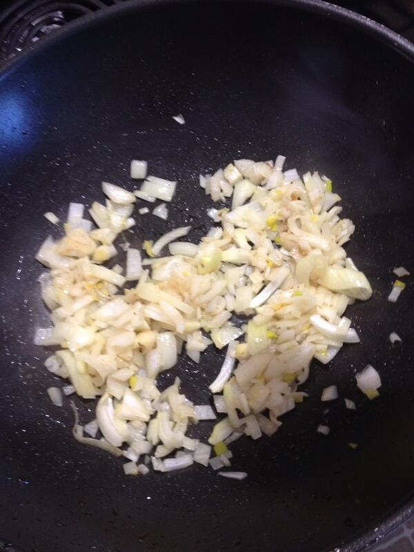 LiloDeeOhGee's tweet image. Crying over supper. #OnionProblems