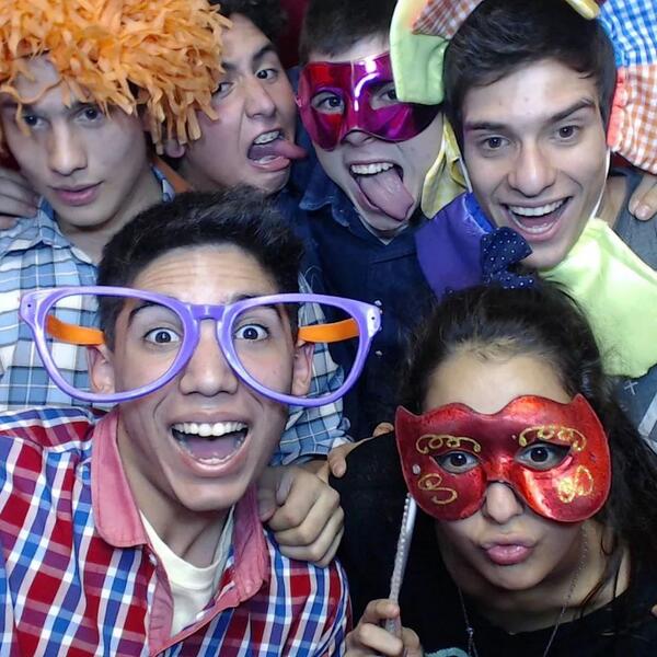 LucianaLana1's tweet photo. Siempre la única mujer!!!! LOS QUIERO HASTA EL CIELO @PupiJairedin @LautaBarbieri #peuser #ema #bruno http://t.co/BWMEEaGkmL