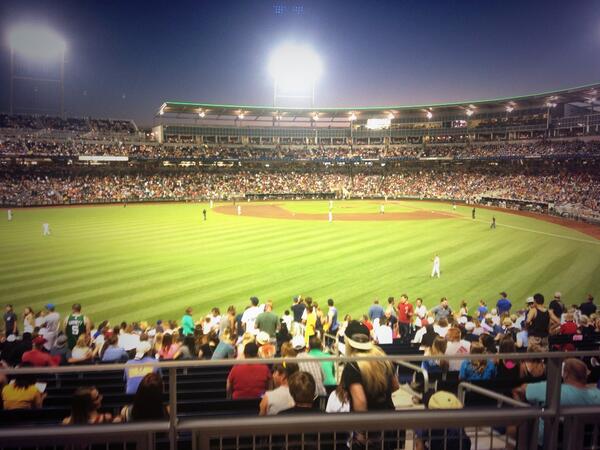 villareal_ty's tweet photo. Great night!!👌😍 #CWS #letsgovandy http://t.co/kcnXHYirqO