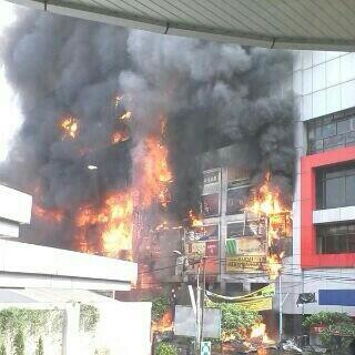 infobandung's tweet photo. RT @slim_uyounk: makin besar aja, smoga ga ada korban http://t.co/m0VACuGV1a