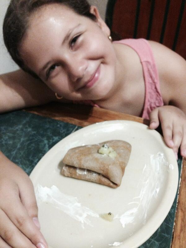 MarthytaO's tweet photo. Mi pequeña chef!!! Primera vez que hace crepas!!! Mmmm le quedaron deliciosas!!! 😘😘 http://t.co/SNjyeYXAG9