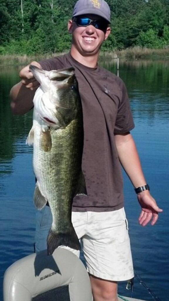 jerryleebrandon's tweet photo. With a huge bass😱😱😱😱 http://t.co/aLdYrwiEo0