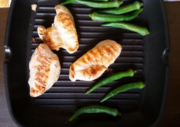 LAAGUINALDO's tweet photo. Lunch! Starting a new hashtag today. #ChefLAcooks lol http://t.co/0KPOvjMto6