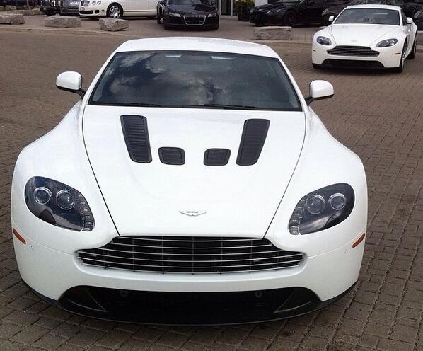CarHeadDaily's tweet photo. V12 Vantage looking clean http://t.co/b3PO9uvQj5