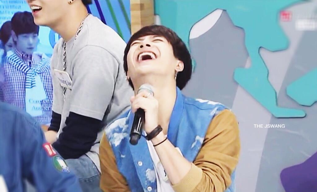 Bq3vIGhCcAASarP.jpg:large