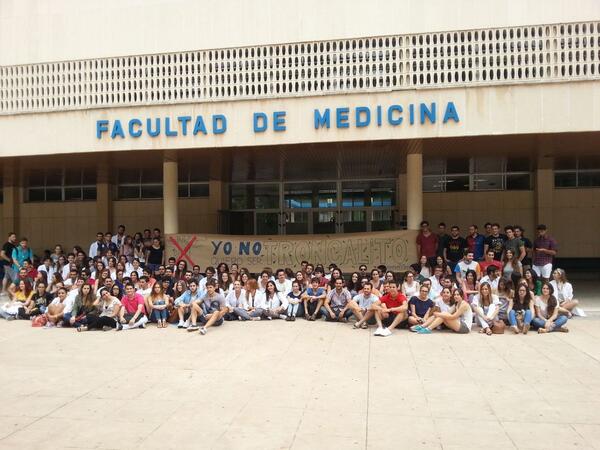 delemedicinauma's tweet photo. Todos juntos diciendo no a la troncalidad http://t.co/2zuLhVU2sh