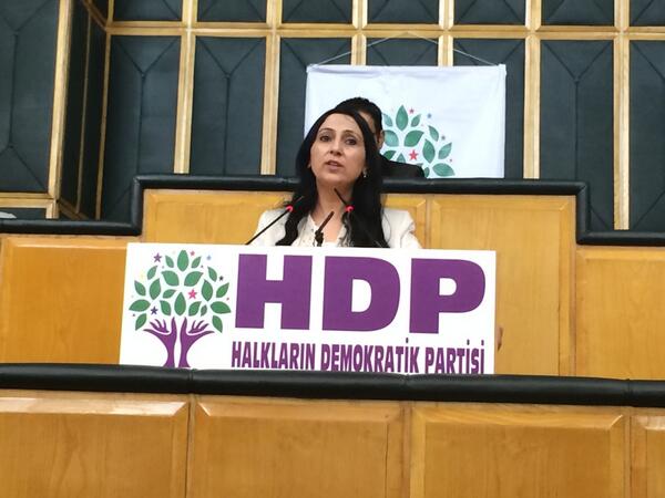 espresmi1's tweet photo. Figen Yüksekdağ: #HDP projesine inanan halk önderi Sayın Abdullah Öcalan'a selamlarını gönderiyorum... http://t.co/Gs8XjKv5UA"