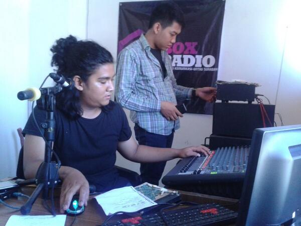 Mas <a href="/Zullyafi/">Zulfikar Yufi R</a> &amp; <a href="/RMGolddin/">Lagi Meditasi</a> selaku penyiar <a href="/BoxRadioUntag/">Box Radio Untag</a> terima kasih banyak ya? Kalian ganteng :P