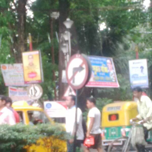 Bonngshell's tweet photo. Is this a no U turn sign? Or a no right turn? http://t.co/bgWYYA8apW