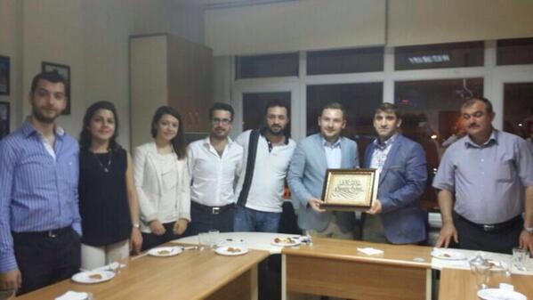 KASGEG's tweet photo. Genel Başkanımız @ZKucuksabanoglu derneğimiz adına @KASDERAtasehir  Şubesi Başkanına hediyelerini takdim ettiler. http://t.co/oBDqBwZP41