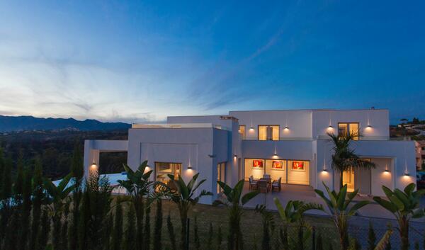 EssenzaLiving's tweet photo. #forsale #villa in #elviria #marbella #contemporary #chique #minimalism by #carloslamas  info@essenzaliving.com http://t.co/L8J8kRCNW2