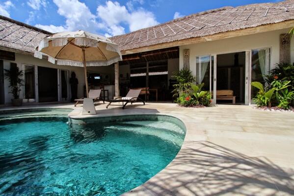 LesToitsDeBali's tweet photo. Villa Damar, 3BR in Canggu - Close to the beach http://t.co/OHhx8aecv8