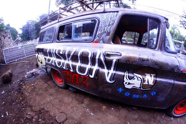 nomadindonesia's tweet photo. Terimakasih kepada @WAKAOAP @TFebby dan @CRUTHSS yg sudah menghiasi abah suburban!!! http://t.co/xGjZGTD3nS