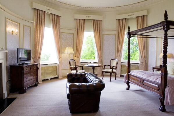 CornhillHouse's tweet image. Special mid-week break offer until Sept. now on website. bit.ly/1pf16Hz