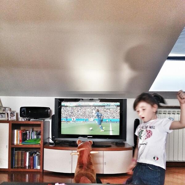 Aspettiamo foto di bandiere, salotti e travestimenti! Taggale #scattimondiali e vinci! Questa è di <a href="/mamadvisor/">Mamadvisor</a>!