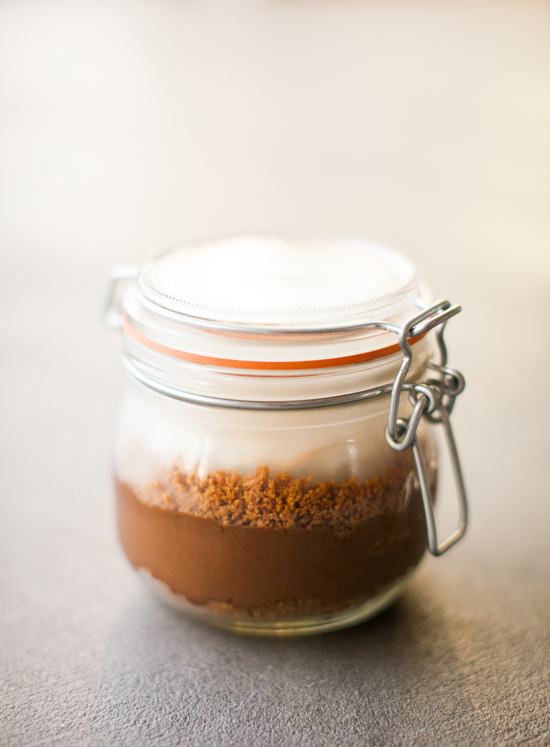 A wonderful, whimsical summertime treat from <a href="/OhJoyStudio/">Oh Joy Studio</a>: smoked smores in a jar! ohjoy.blogs.com/my_weblog/2014…