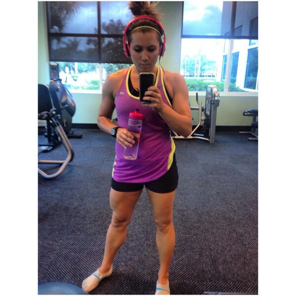 Halestorm04's tweet photo. My hard work and my muscles make me happy! #MXPhappy #MXPhappytrip #100daysofhappy @HLNTV http://t.co/XO9x5rN6I2