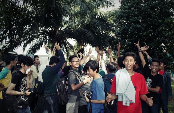 Sosek2013's tweet photo. Ikrar Mahasiswa Agribisnis Unsri 2013:) #WeekendFun cc: @agribisnis13PLG http://t.co/Mr8xBnuaj1